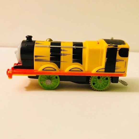 2013  Thomas the Train Trackmaster Engine Busy Bee James Motorized - Picture 2 of 12